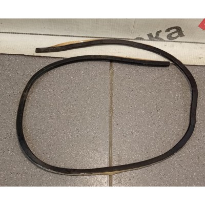 Уплотнитель лобового стекла TOYOTA LAND CRUISER PRADO [120] (2002-2009) 56117-60080