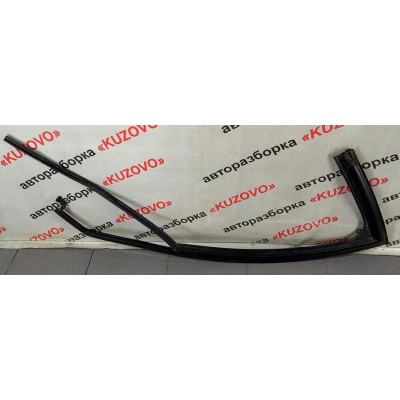 Уплотнитель стекла двери ПЕРЕДНЕГО ПРАВОГО citroen C4 II 2011> 9300AN 9687378080