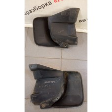 Брызговик задний левый Honda CR-V 1996-2002 75830-S10-003