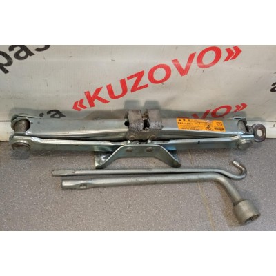 Домкрат для Nissan Teana J31 2003-2008 балонник 21