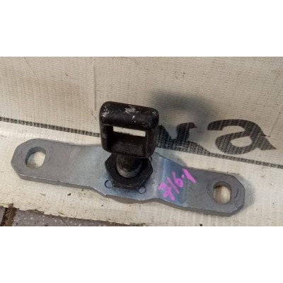 Замок багажника ОТВЕТНАЯ ЧАСТЬ СТЕКЛА БАГАЖНИКА VW Touareg 2002-2010 7L6845137C