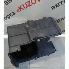 Крепление АКБ (корпус/подставка)  MAZDA 3 (2002-2009) BP4K56040