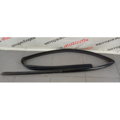 Уплотнитель стекла двери передней левой Honda CR-V 1996-2002