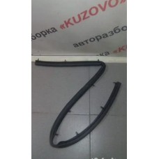 Уплотнитель (внутри) CHEVROLET CAPTIVA (C100) 2006-2010 НА РЕШЕТКУ СТЕКЛООЧИСТИТЕЛЕЙ 96622271