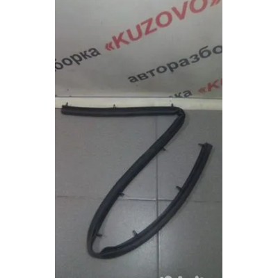 Уплотнитель (внутри) CHEVROLET CAPTIVA (C100) 2006-2010 НА РЕШЕТКУ СТЕКЛООЧИСТИТЕЛЕЙ 96622271
