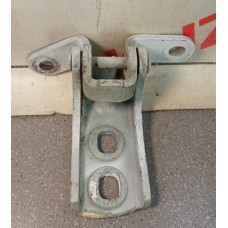 Петля двери ВЕРХНЯЯ ЛЕВАЯ = НИЖНЯЯ ПРАВАЯ Opel Astra J 2010-2017 13501717 130085 20992730 130099