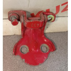 Петля двери задней правой нижняя Mitsubishi Carisma (DA) 1999-2003 Mitsubishi Space Star 1998-2004 MB927782