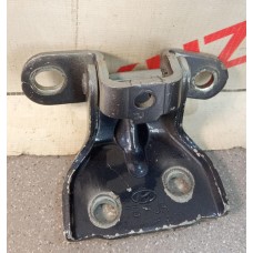 Петля двери передней правой нижняя HYUNDAI GETZ (2002>) 79325-1C000