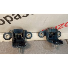 Петля двери задней правой Renault Laguna II 2001-2008  8200132382