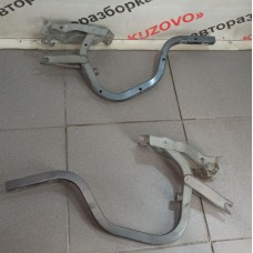 Петля крышки багажника ПРАВАЯ СЕДАН Mitsubishi Carisma (DA) 1999-2003 MR125490