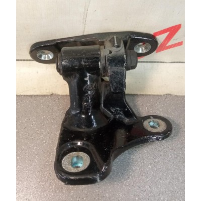 Петля двери передней правой нижняя Mercedes-Benz GLA-class 2013-2019  A046572