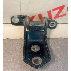 Петля двери передней ПРАВАЯ ВЕРХНЯЯ=ЛАВАЯ НИЖНЯЯ Mazda Mazda 3 (BK) 2002-2009 F15158210