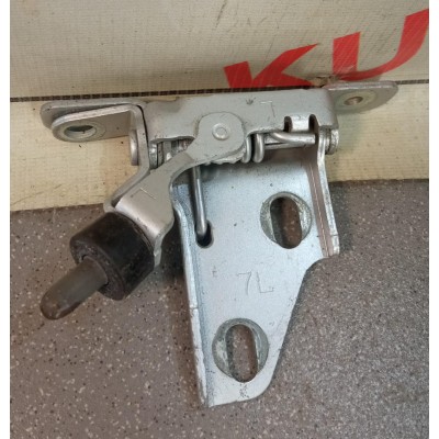 Крепление ролика сдвижной двери заднее левое Toyota Raum 2003 6832046021
