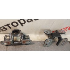 Петля двери багажника ВЕРХНЯЯ=НИЖНЯЯ Toyota RAV 4 2006-2013 68801-42050