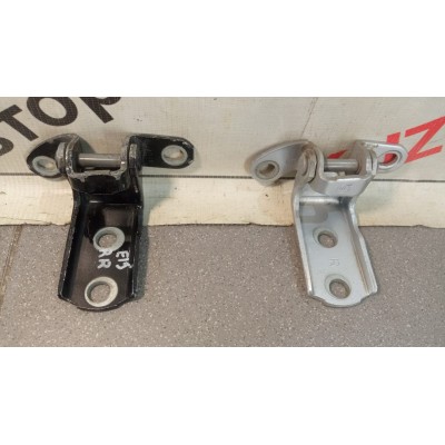 Петля двери задней правой нижняя Toyota Corolla E15 2006-2013 6877002050
