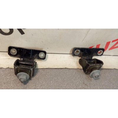 Петля двери багажника Mitsubishi Outlander (CU) 2001-2008 MR304435