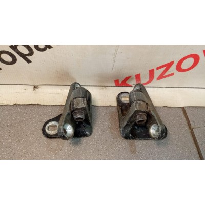Петля двери передней правой нижняя Mercedes Benz W220 1998-2005 2207200837