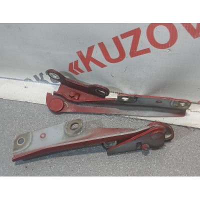 Петля капота правая для Mitsubishi Space Star 1998-2004 M820291