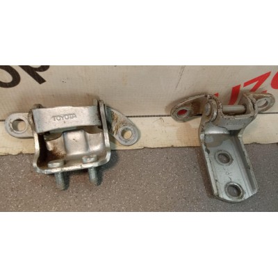 Петля двери задней правой нижняя  Toyota Corolla E12 2001-2007 6877006010