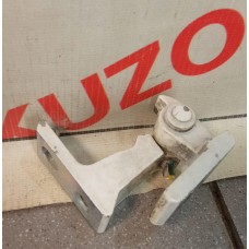 Петля двери ПРАВАЯ SKODA RAPID (2013>) Skoda Fabia 2015> 8K0831402A
