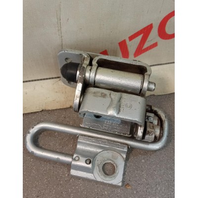 Петля двери задней левой нижняя VW Passat [B6] 2005-2010 VW Passat [B7] 2011-2015 VW Passat CC 2008-2017 3C8833411A