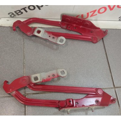 Петля крышки багажника ПРАВАЯ Renault Megane II 2003-2009 8200011068