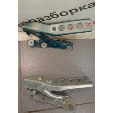 Петля капота правая SKODA OCTAVIA (A5 1Z-) (2004>) 1Z0823302C