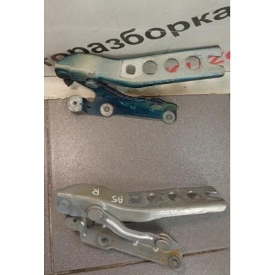 Петля капота правая SKODA OCTAVIA (A5 1Z-) (2004>) 1Z0823302C