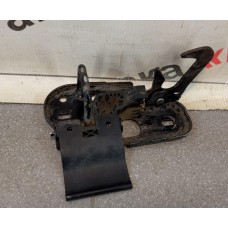 Крючок капота VW PASSAT CC (2008>) 3C8823480A