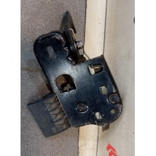 Крючок капота VW PASSAT CC (2008>) 3C8823480A