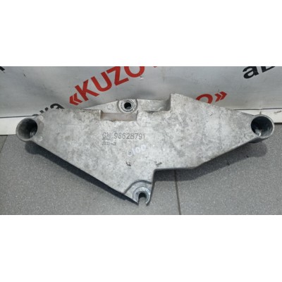 Кронштейн опоры двигателя правый CHEVROLET CAPTIVA (C100) (2006-2010) 96628791