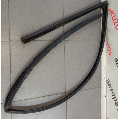 Уплотнитель направляющей стекла BMW X5 E53 2000-2007 51337046946