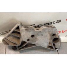 Кронштейн двигателя правый Passat CC 2008-2017 SKODA OCTAVIA (A5 1Z-) (2009>) 06J199207P