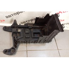 Корпус аккумулятора VW Golf V 2003-2009 VW Golf VI 2009-2013 VW Jetta 2005-2011 VW Jetta 2011-2018 VW Passat [B6] 2005-2010 VW Passat [B7] 2011-2015 VW Passat CC 2008-2017 3C0915336A 1K0913333