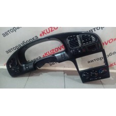 Накладка декоративная НА ПАНЕЛЬ ПРИБОРОВ С ДЕФЛЕКТОРАМИ Kia Spectra 2001-2011  0K2N1-55420  0K2N155420