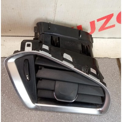 Дефлектор воздушный В ТОРПЕДО ПРАВЫЙ Citroen C4 II 2011-2022 8247S1 9676606977