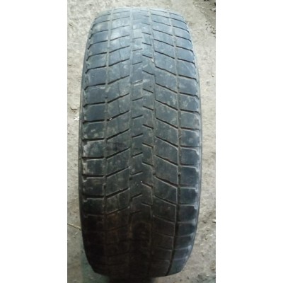 Резина Bridgestone blizzak dm-v1 215/65  R16 остаток 2мм