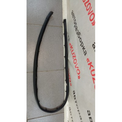 Уплотнитель двери ЗАДНЕЙ ПРАВОЙ Citroen C4 II 2011-2022 9674594980