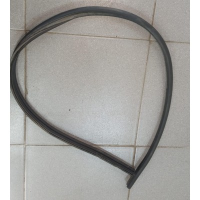 Уплотнитель лобового стекла жабо Kia Spectra 2001-2011