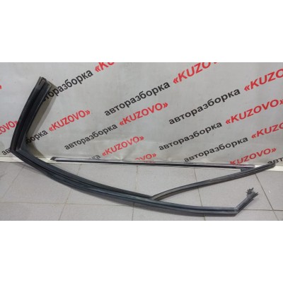 Уплотнитель стекла двери передней левой Citroen C4 II 2011>  9687378180