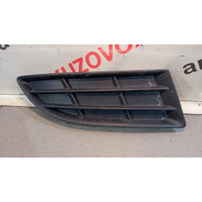 Решетка в бампер правая SKODA FABIA (2007>) 5J0807368A